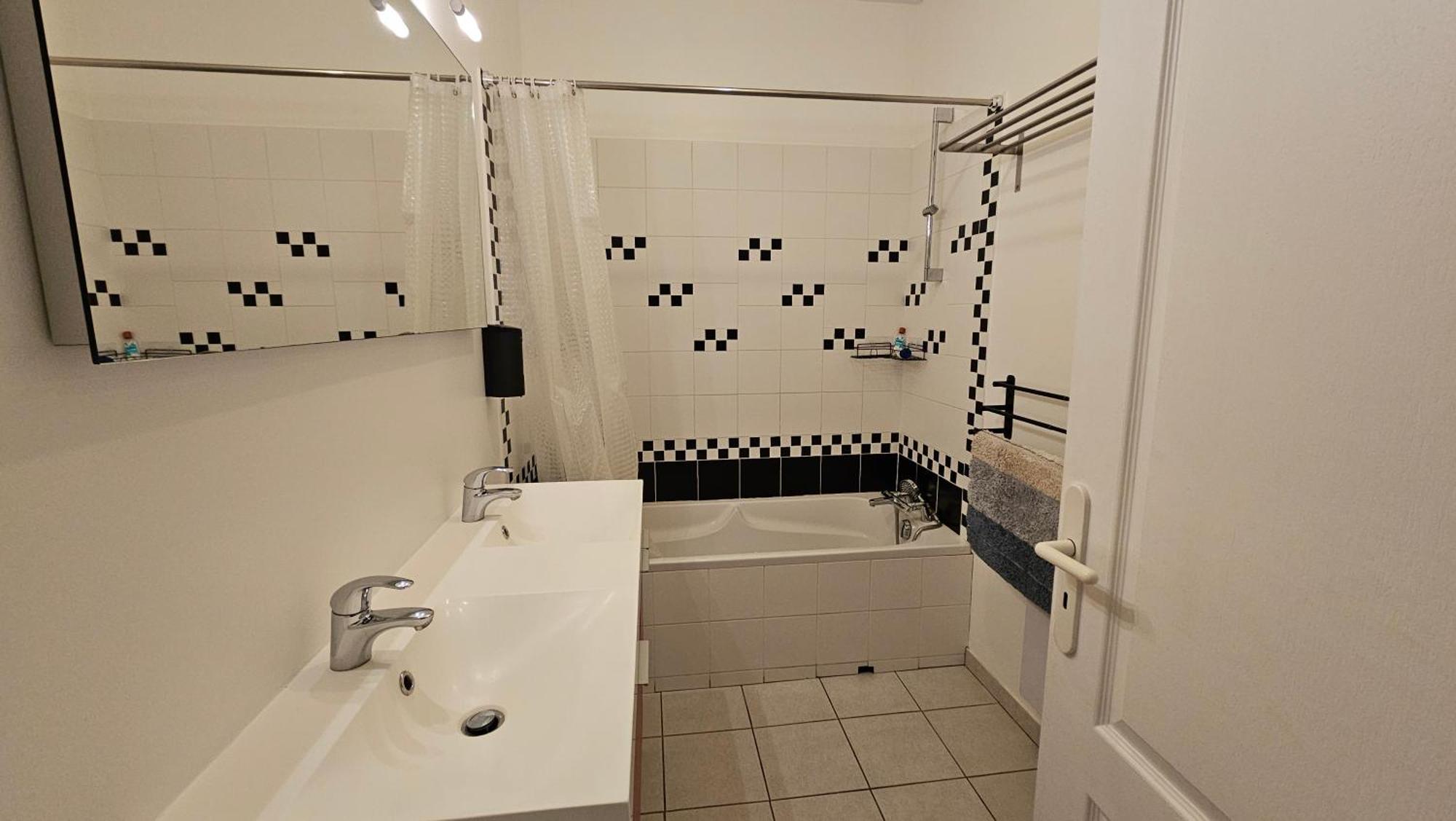 Bed To Rent - Maison Calme Avec Jacuzzi Sous Supplement Бордо Экстерьер фото